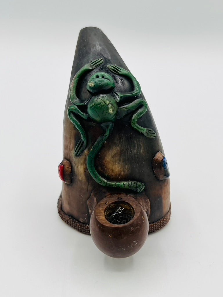 Cuerno with Coconut Seed Pipe by Collective Journey Art